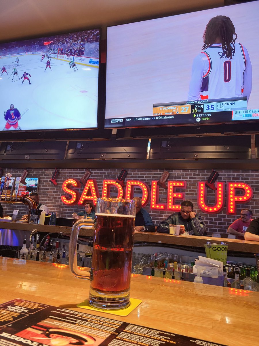 Cama St⭐️rs, good W!!! 💚 Blackout Roope worked for jersey rep today 🤠
#TexasHockey