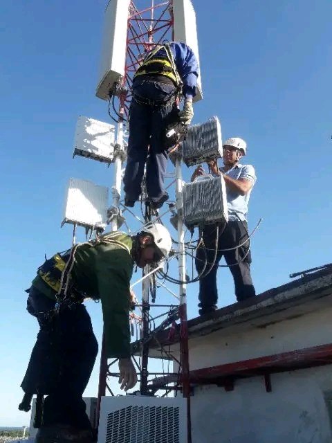 En Diciembre:pero del año 1992 se instalaron en Cuba las 3 primeras radiobases celulares,en aquel entonces de Tecnologia AMPS en La Habana( Buenavista,Televilla y Habana Libre)
Actualmente: funcionan mas de 6000 radiobases GSM,3G y LTE por todo el pais! <a href="/MayraArevich/">Mayra Arevich Marín 🇨🇺</a> <a href="/taniavel76/">Tania Velazquez</a>