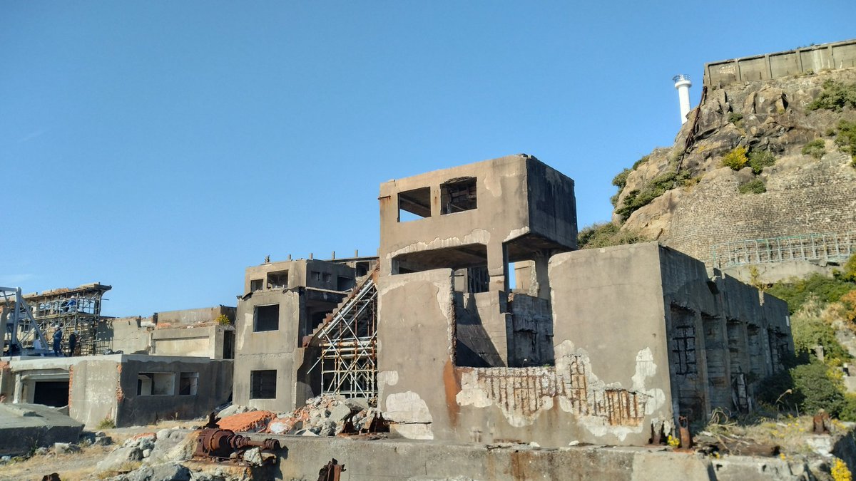 12月10日(水)晴れ

午前便、上陸できました🙌🏻

今日も建物の調査のため、軍艦島敷地内にはいろんな方々がお仕事されていました🪖
今月中は定期的に行われるので、普段立ち入り禁止のエリアに人影を見つけても驚かないでください💦

#軍艦島  #軍艦島クルーズ  #端島 
 #高島  #世界遺産  #長崎観光