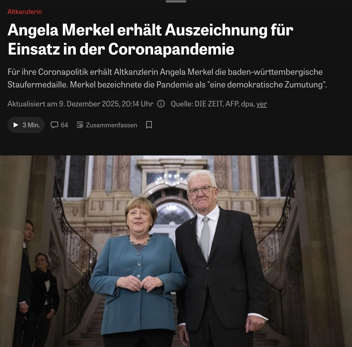 Merkel bekommt wieder eine Medallie. Gottlob werden aber auch weitere Politiker geehrt. 
Barschel bekommt die "Goldene Badewannen-Ente"  für den mysteriösesten Abgang.
Der "Bronzene Bauzeiten-Bumerang" geht an Wowereit für die kürzeste Bauzeit und die "SMS-Schredder-Schleife am
