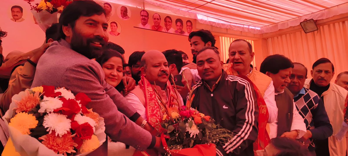 janta_it's tweet photo. ग़ज़िआबाद महानगर अध्यक्ष श्री मयंक गोयल जी को जन्मदिन की शुभकामना देते हुये खोड़ा मकनपुर मंडल के कार्यकर्त्ता https://t.co/lxzxzszrXa