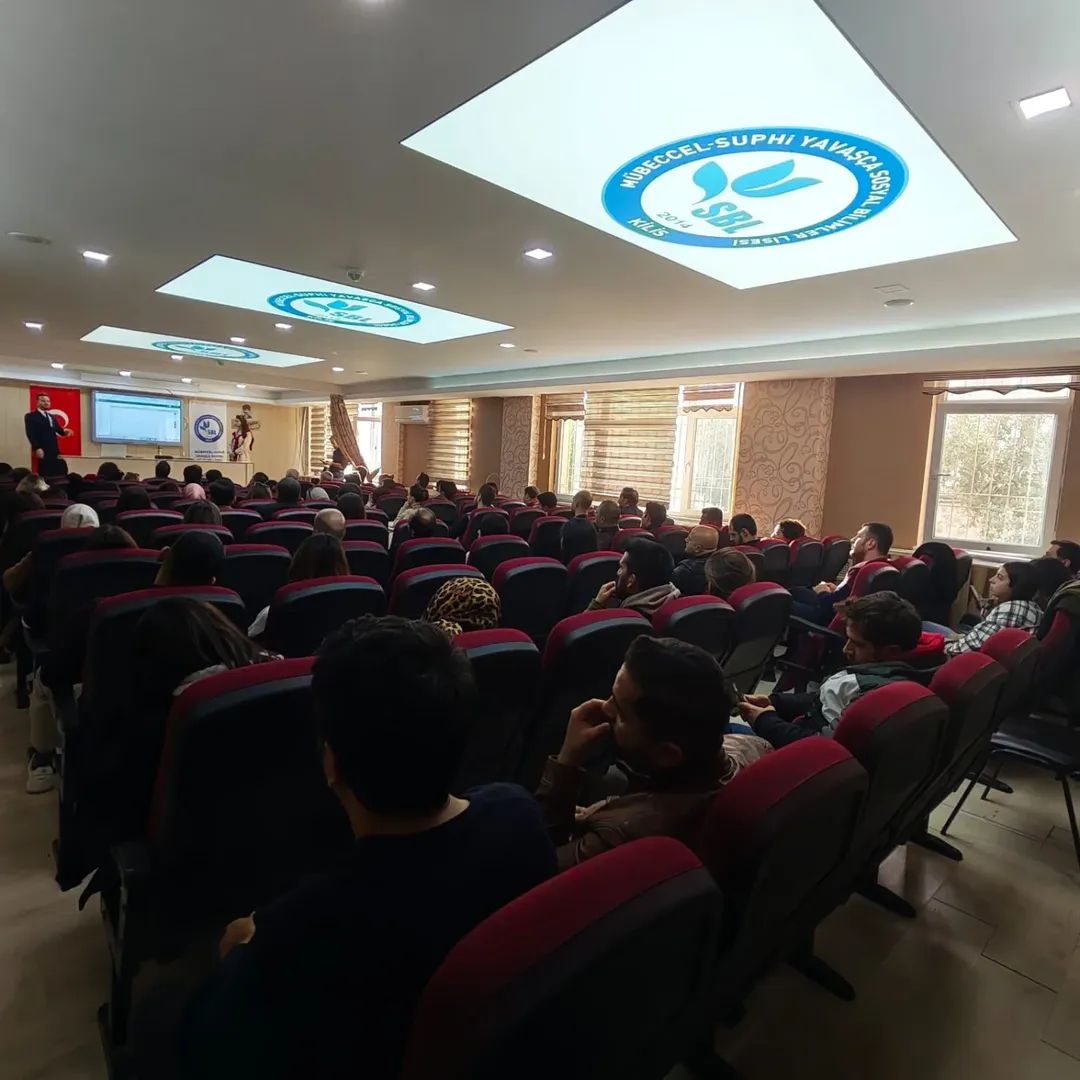 📝 2026 yılı Erasmus+ Akreditasyonu Konsorsiyum Üyeliği ve başvuru süreçlerine yönelik hazırlıklarını tamamlamak üzere İl Millî Eğitim Müdür Yardımcımız Sayın Hasan Turfanda başkanlığında gerçekleştirilen toplantıya okul müdürlerimiz, öğretmenlerimiz ve AR-GE ekibimiz katıldı.