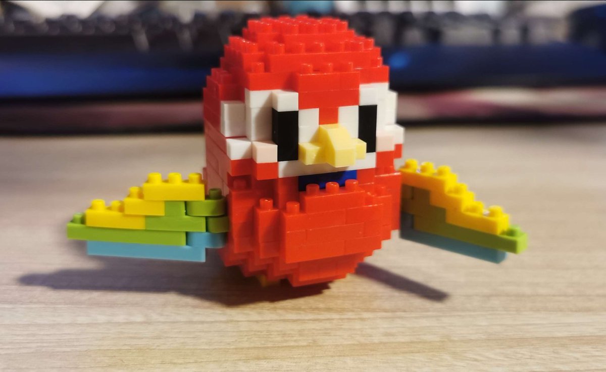 Ich hab ein Chicken gebaut!~❤️
Ich taufe es Birb1, ich hab große Pläne für ihn.🍀