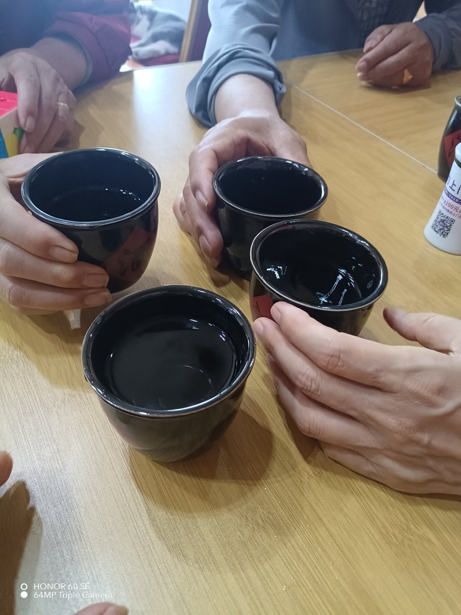 aleksyer_'s tweet photo. 久别重逢的笑，比阳光还暖～还是当年的老伙计，故事没讲完，酒先满上 https://t.co/9iNFNBQTRd