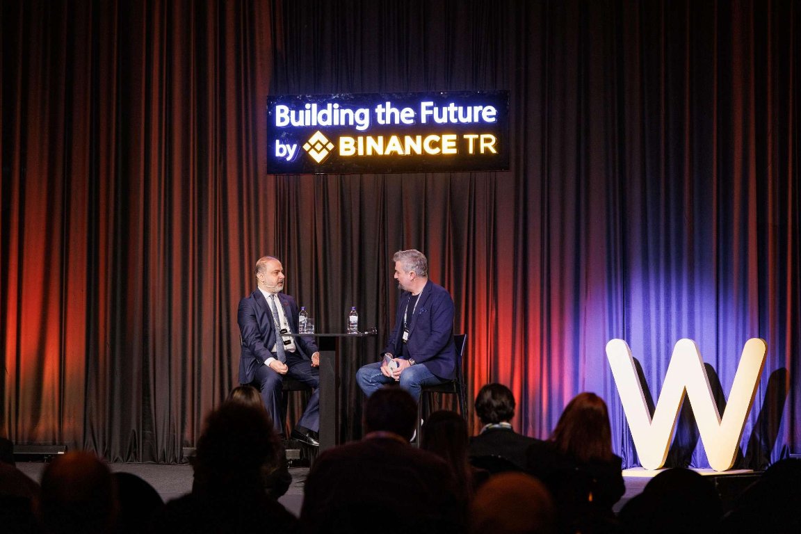 BinanceTR's tweet image. #Binance TR Genel Müdürü @mucahittdonmez, Webrazzi Fintech 2025’te düzenlenen “Finansta Bir Sonraki Evrim: Fintech’ten Web3’e” panelinde sahnede.

Dönmez, Webrazzi Kurucusu ve CEO’su Arda Kutsal ile birlikte finans teknolojilerinin dönüşümü, Web3’ün geleceği ve Türkiye’deki…