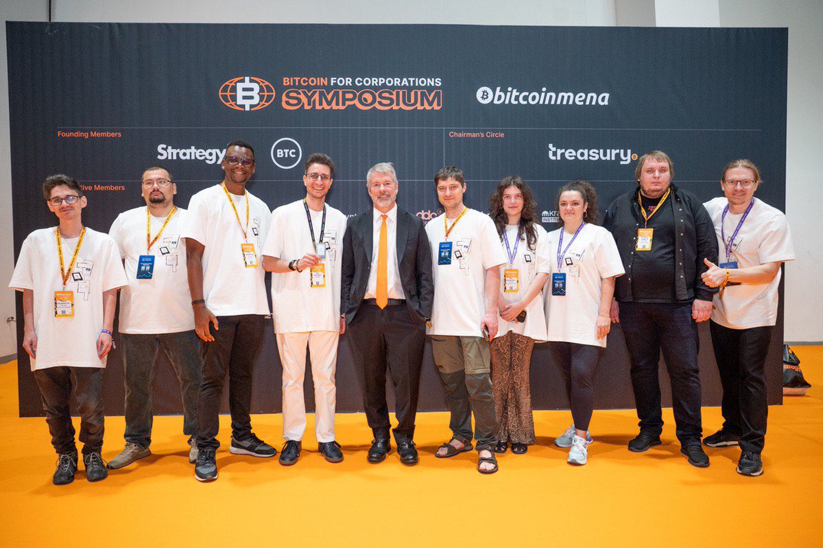 The ERA Wallet team had the honor of personally presenting an ERA Wallet to Michael Saylor @<a href="/saylor/">Michael Saylor</a> 
A meaningful moment for us and a symbol of the future of digital self-custody.