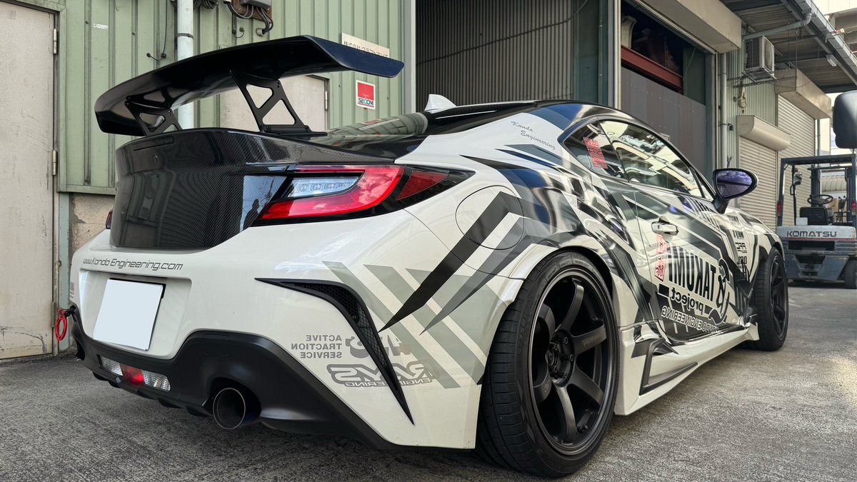 新しい翼端板一体成型の GTウィングのデザインマスターが 完成です