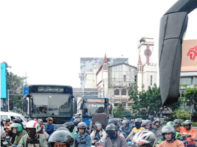 Transportasi Jakarta tweet media