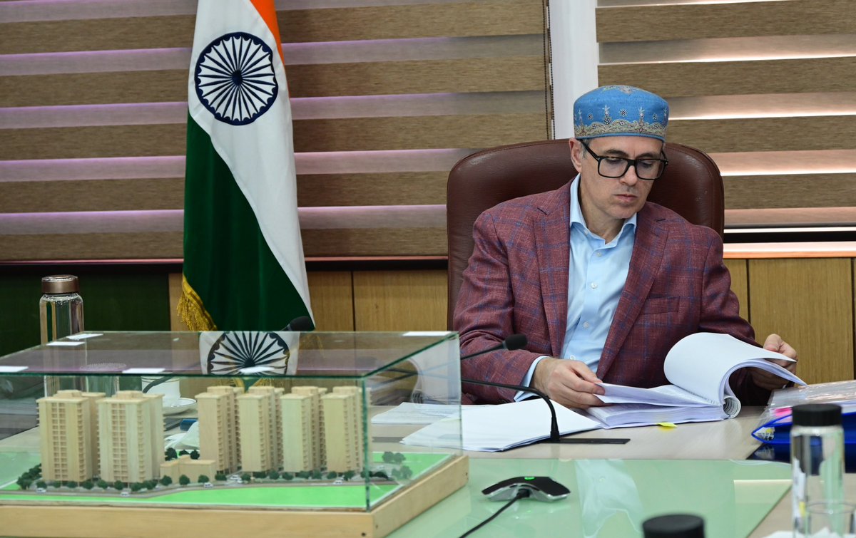 CM_JnK's tweet image. Chief Minister chaired the Board meeting of the J&amp;amp;K Housing Board and took stock of the overall functioning of the Board. He directed officers to ensure time-bound  implementation of decisions, maintain strict financial discipline, enhance inter-departmental coordination, and…