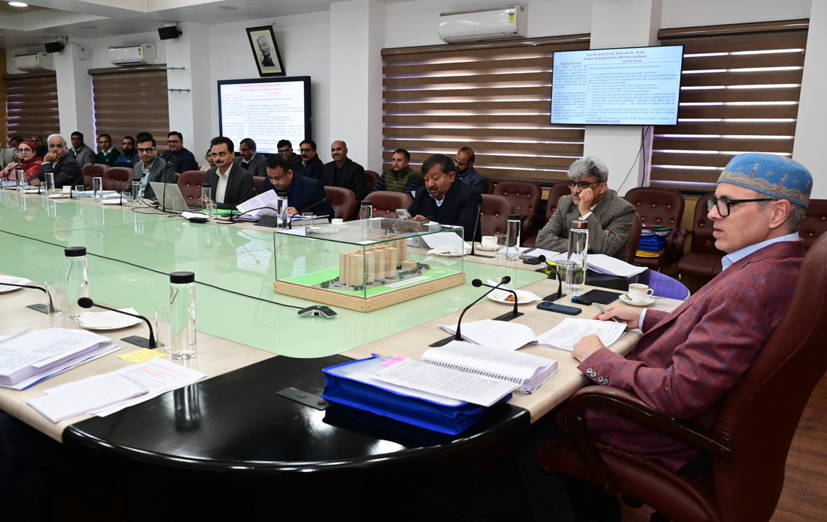 CM_JnK's tweet image. Chief Minister chaired the Board meeting of the J&amp;amp;K Housing Board and took stock of the overall functioning of the Board. He directed officers to ensure time-bound  implementation of decisions, maintain strict financial discipline, enhance inter-departmental coordination, and…