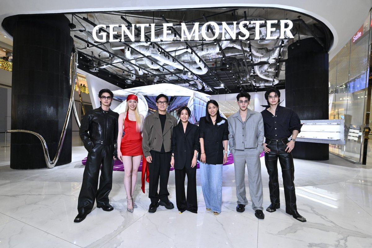woopmag's tweet image. IICOMBINED (THAILAND) ชวนเหล่าคนดังร่วมเปิดแลนด์มาร์กแห่งโลกแฟชั่น สัมผัสประสบการณ์สุดเอ็กซ์คลูซีฟใน “HAUS NOWHERE BANGKOK GRAND OPENING” พร้อมชมสโตร์ “TAMBURINS” แห่งแรกในเอเชียตะวันออกเฉียงใต้ และสโตร์ “GENTLE MONSTER” ที่ใหญ่ที่สุดในประเทศไทย ณ ไอคอนสยาม
 
#hausnowherebangkok…