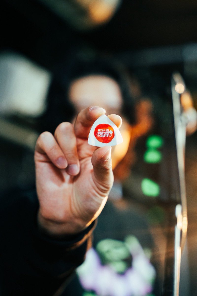 ファイナルZepp DiverCity公演では銀シャリの御二方からいただいたおにぎりピックでローリンローリンを弾きました🍙

📸オバタチヒロ(<a href="/tihi1203/">オバタチヒロ</a> )