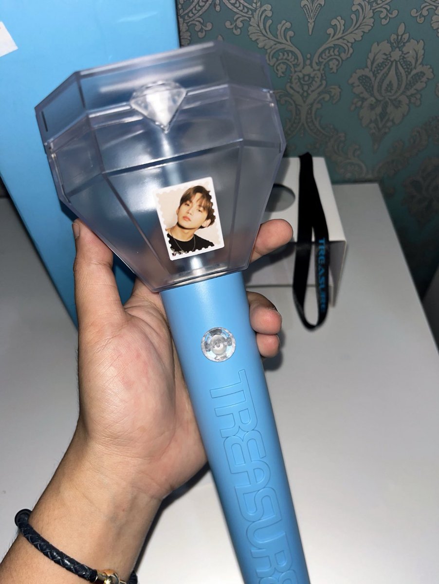 Hallo gays buat yang butuh lightstick treasure ver 1 bisa chat aku yaa aku jual gerceppp 400rb🩵🤍