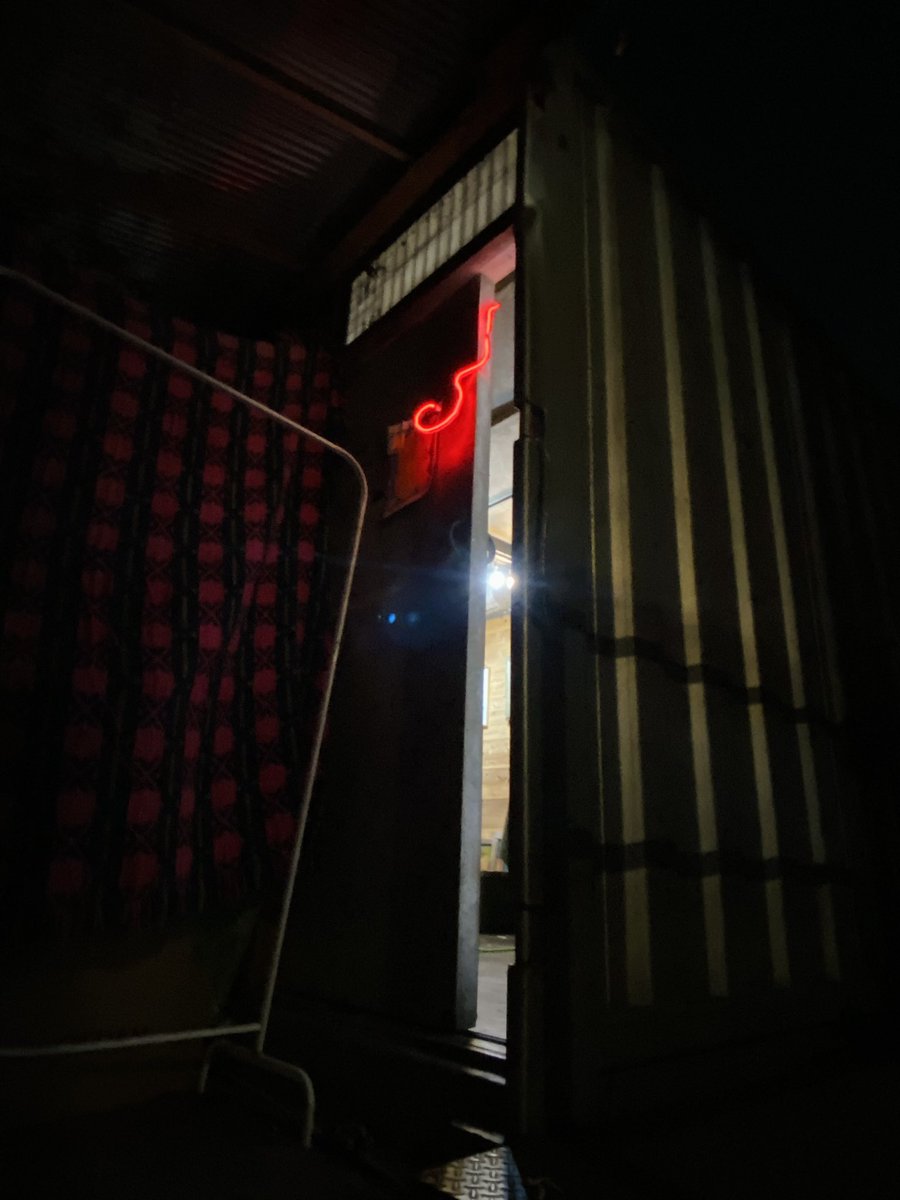 本日から土曜日まで毎日16:00〜22:00でbonobo galleryにいます！ご持参のTシャツ等お好きなアイテムにお好きなデザインをシルクスクリーンプリントできます👕👖🦺🥼🎒✨