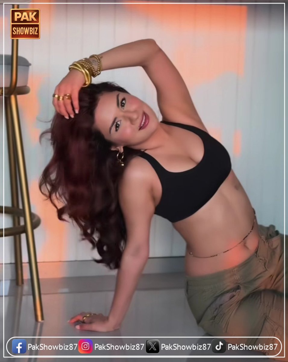 Beauty And Hotness: Avneet Kaur Showing Her Hotness Vibes 

#PakShowbiz87 | #AvneetKaur