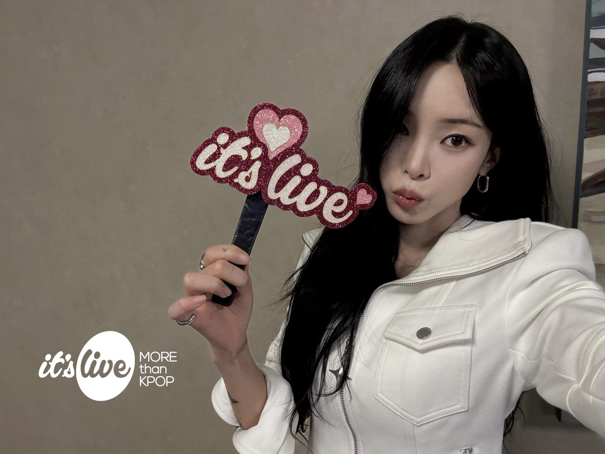 itsLIVEofficial's tweet photo. #헤이즈 의 #잇츠라이브 가 잠시 후 8시에 시작됩니다!📸
유튜브 it's Live 채널에서 최초공개로 만나보세요!
‘#더필린라이브’ 보면서 실시간 채팅 같이 달려요✨

#Heize - the Fillin' Live
Premieres on Youtube 'it's Live' Channel at 8PM KST TODAY! https://t.co/rrLTMpcSrE