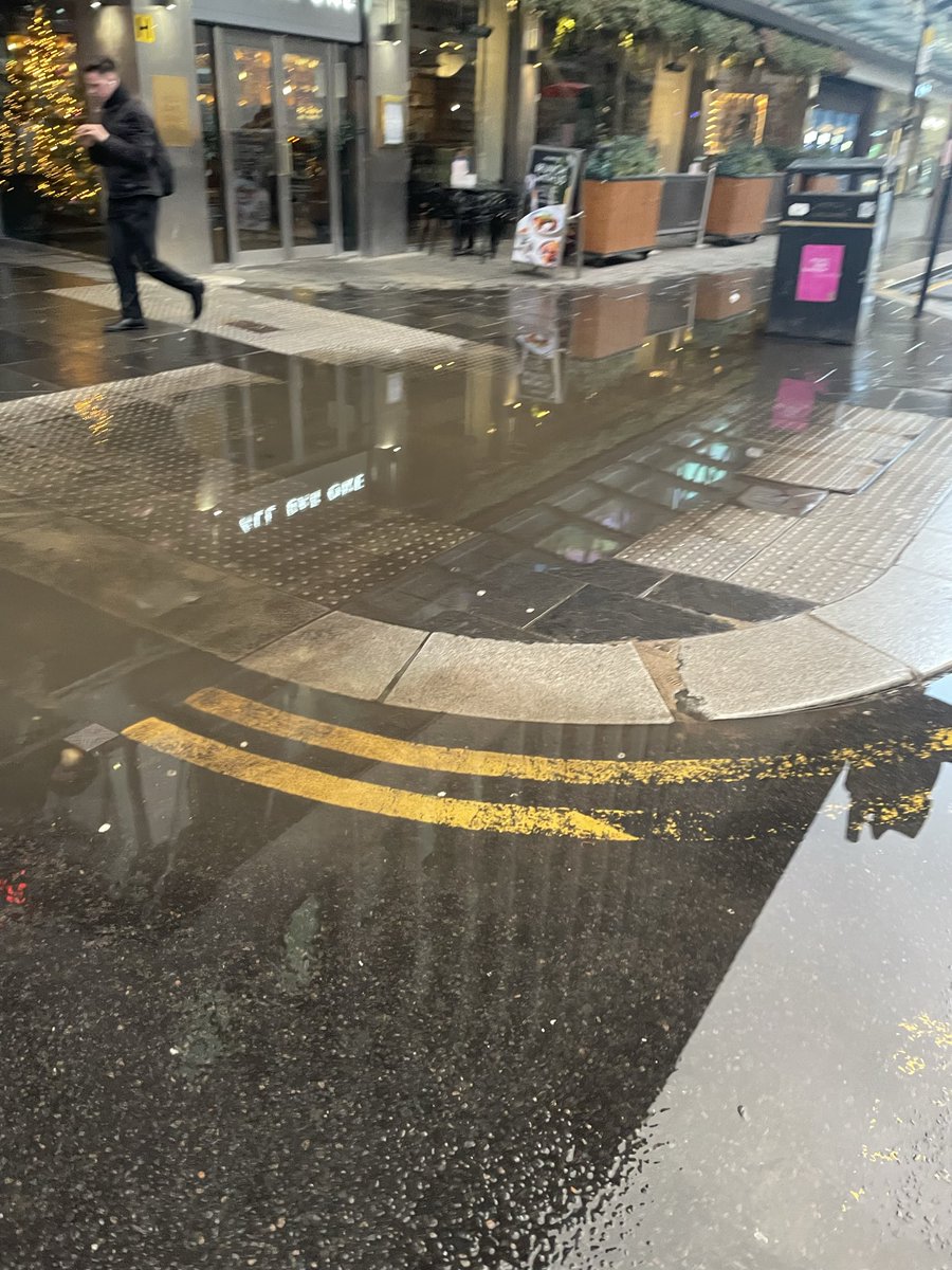 Get you in Town (bring your wellies). We can’t have an accessible, feminist, city when a small lochan forms at one our busiest crossings every time it rains…can we sort this please <a href="/RuairiKelly_/">Cllr Ruairi Kelly</a>