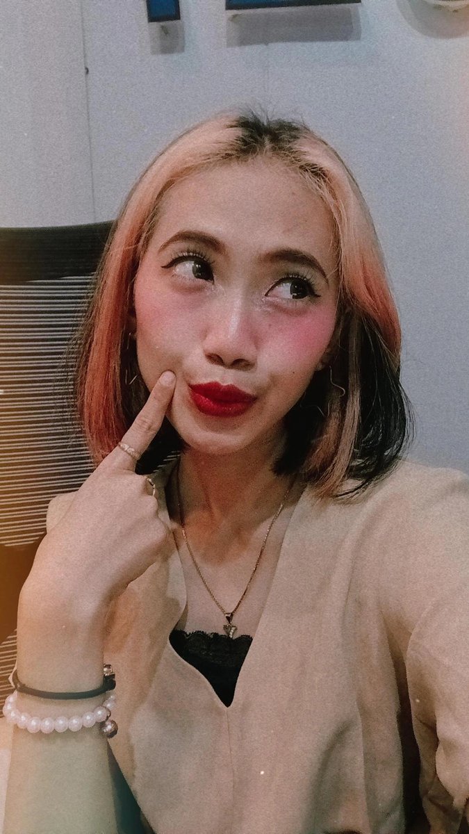 Annyeong Chingu♥️
Eits, jangan capek dulu dong sama aktivitasnya. Mending recharge semangat yuk bareng #NiarYuniar di #KOSEK #KOREASEKALI sampai jam 7 malam nanti. Soalnya sore-sore gini enaknya noraebang. Kajja request K-Pop norae. Stay tuned mtbfm.co.id , NIARHAE!🤟🏻