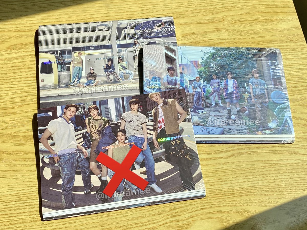 itareamee's tweet photo. 💢 อัพเดต 💢

พร้อมส่ง✨ อัลบั้มเต็ม ไม่แกะ 
เหลืออยู่ 2 Ver. 
( scene1 , scene3 ) 

- scene ละ 400 ฿ 
- 🎁 ของแถมจุกๆ LOMO CARD &amp; more 🎁 
- shipping เอกชน 50 

* สอบถามเพิ่มเติม dm *
#ตลาดนัดcortis https://t.co/1WXsGKUS1g