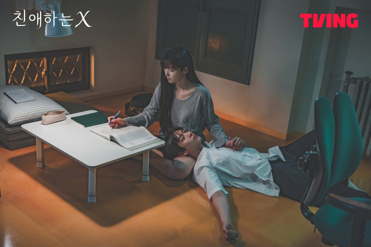 tvingdotcom's tweet photo. 그러니까 나는...
<친애하는 X>가 끝났다는 사실을 믿고 싶지 않았던 것 같아...

파멸 멜로 서스펜스
티빙 오리지널 <친애하는 X>
오직 TVING에서

티빙 바로가기: https://t.co/LTAjIfeGHE

#TVING #티빙 #티빙오리지널 #친애하는X #김유정 #김영대 #김도훈 #이열음 #KimYoujung #KimYoungdae #KimDohoon #LeeYuleum #DearX #Kdrama