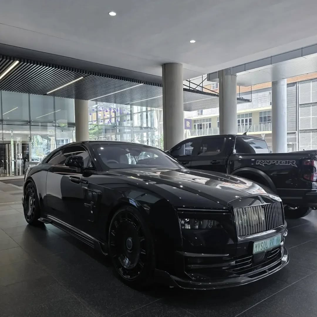 MDNnewss's tweet image. My Sol has bought a new Rolls-Royce Spectre worth over R20 million.