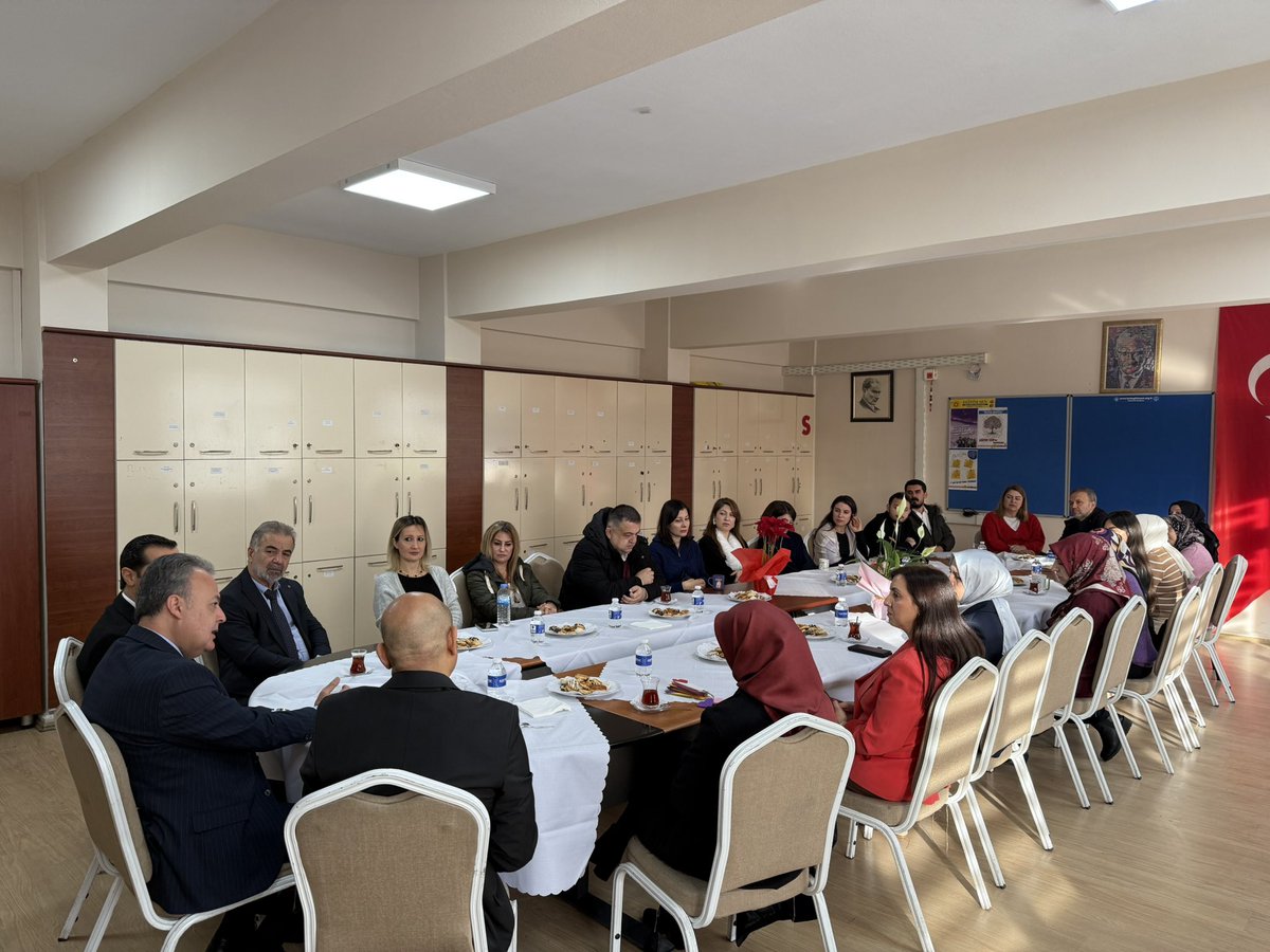 Güvenin ve huzurun yeri Beylikdüzü ilçemizde okul ziyaretlerimiz Mimar Sinan Çok Programlı Anadolu Lisesi ile devam ediyor. Kıymetli öğrencilerimiz ile “Kariyer Buluşması” sohbetinde bulunup değerli öğrencilerimiz ile de bir araya gelerek talep ve isteklerini dinledik.