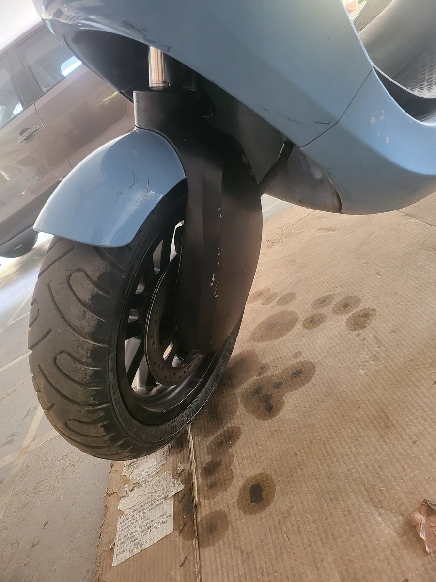 vthewoke's tweet photo. The front shock absorber from my ola s1pro completely leaked all oil and is ruined completely. 
The service center guys told me they can't help me in any way as the company stopped manufacturing them and since 3 months I have been helpless. 
Kindly help @OlaElectric https://t.co/4MtBijnUiJ