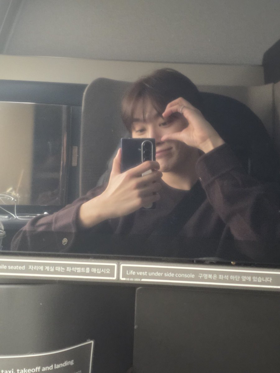 동그라미콤있는 사람한테 이런 쫙쫙펴진 생머리는 포상이죠