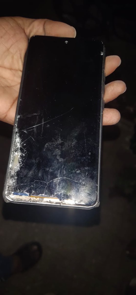 cryptoram93's tweet photo. @RapidoCares I meet with am accident on my ride , got out without major injurises but in which my mobile got damaged and some minor bruies and pains I a, trying to contact but there is no response. https://t.co/uY18r3A0JE