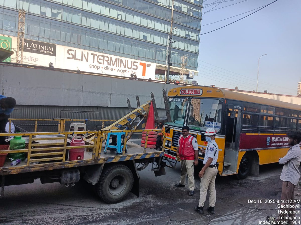 CYBTRAFFIC's tweet photo. ✅ TRAFFIC UPDATE – BREAKDOWN CLEARED.
The vehicle breakdown has been cleared at Labour Adda, Anjaiah Nagar, towards Gachibowli from Kondapur.
Traffic is now moving normally.
— Cyberabad Traffic Police
#TrafficUpdate #BreakdownCleared #AnjaiahNagar #Gachibowli #Kondapur #CyberabadTraffic #DriveSafe