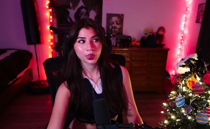 meow for daddie twitch.tv/maddiedevv