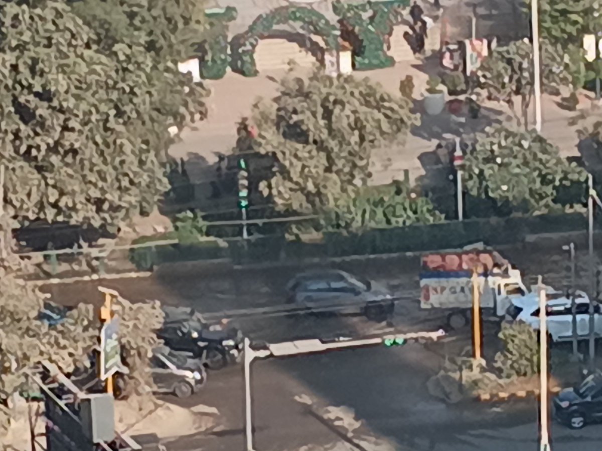 ShankerMrinal's tweet photo. @MunCorpGurugram 
The road in front of AIPL Mall in Sector 66 remains perpetuall flooded even in the dry season due to blocked drainage. Is the MCG so incompetent that it can't resolve the problem permanently? https://t.co/xKNilFy14T