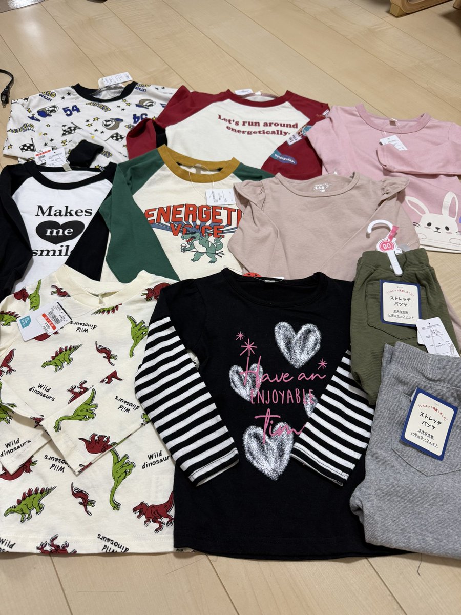 kurumidaa's tweet photo. 本日西松屋にて、セール品追加購入〜全て99円！もはや、女男関係なく買った！駆け込みでセール知って、女の子の物はほとんど出遅れ状態の中まぁいい買い物出来た！ https://t.co/i8E30rQQ0F