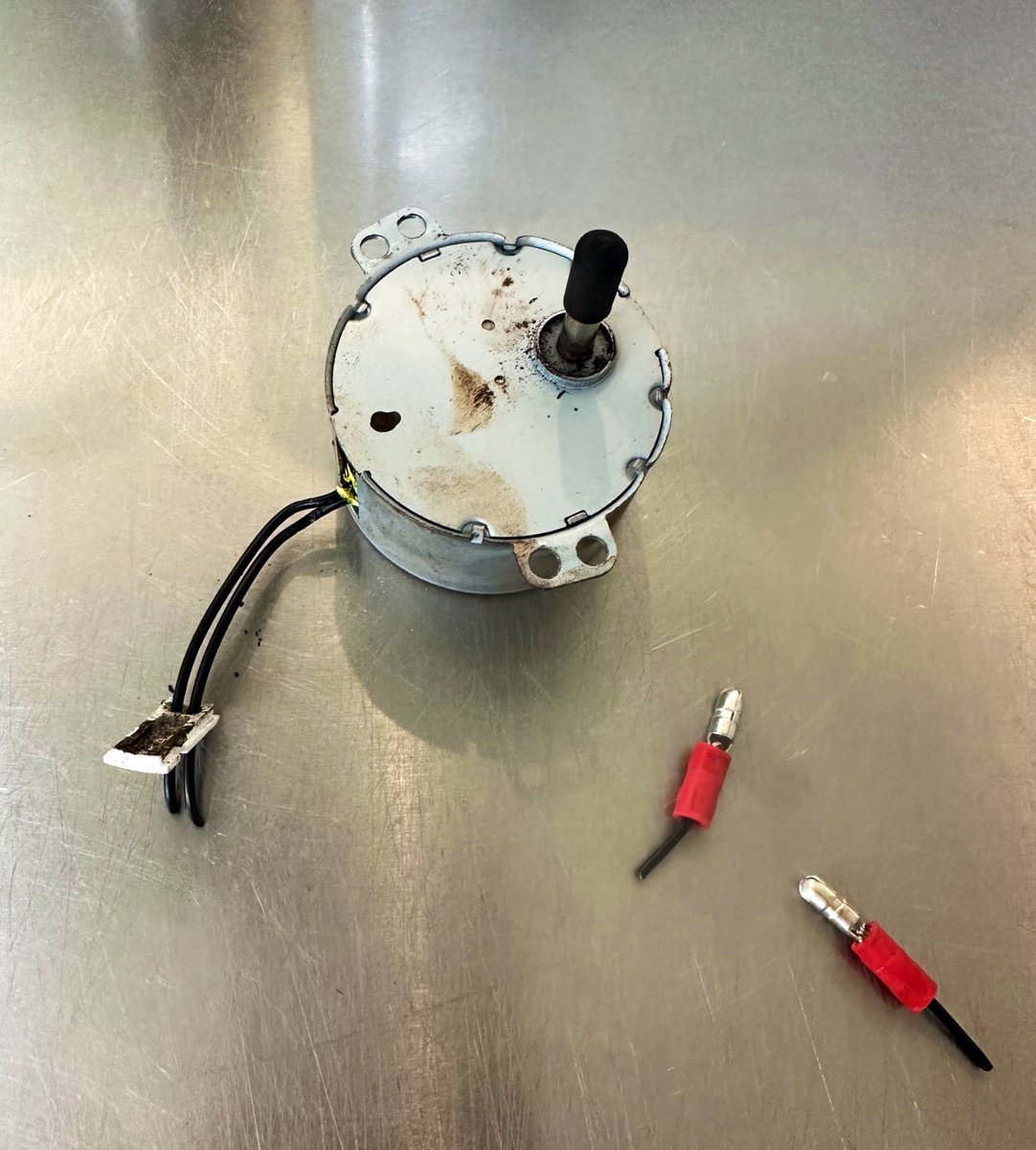 昨日、サインポールのモーターを交換した

久しぶりにグルグル元気に回っております