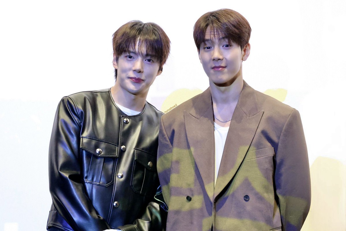 251209 CONNECT X IN CINEMAS
CGV(용산) #무대인사 #MONSTAX
#몬스타엑스 #SHOWNU #셔누 #MINHYUK #민혁 

미녀쿠랑 인사했더니 
현우랑 같이 찍으라고 붙어줌🩶💙
(민혁이 미친 센스… 진짜 감동🫶🏻)