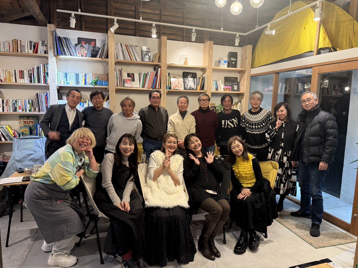 p12k92's tweet photo. 斉藤ふみちゃんのお店で、ドォーモ初期メンバーの生存確認の食事会⁉️楽しかったー😀
ともみちゃんいないのが残念😢 #テレビ #九州ローカル #伝説 #知る人ぞ知る #平成元年 #スタート https://t.co/6H3nfI1s9w