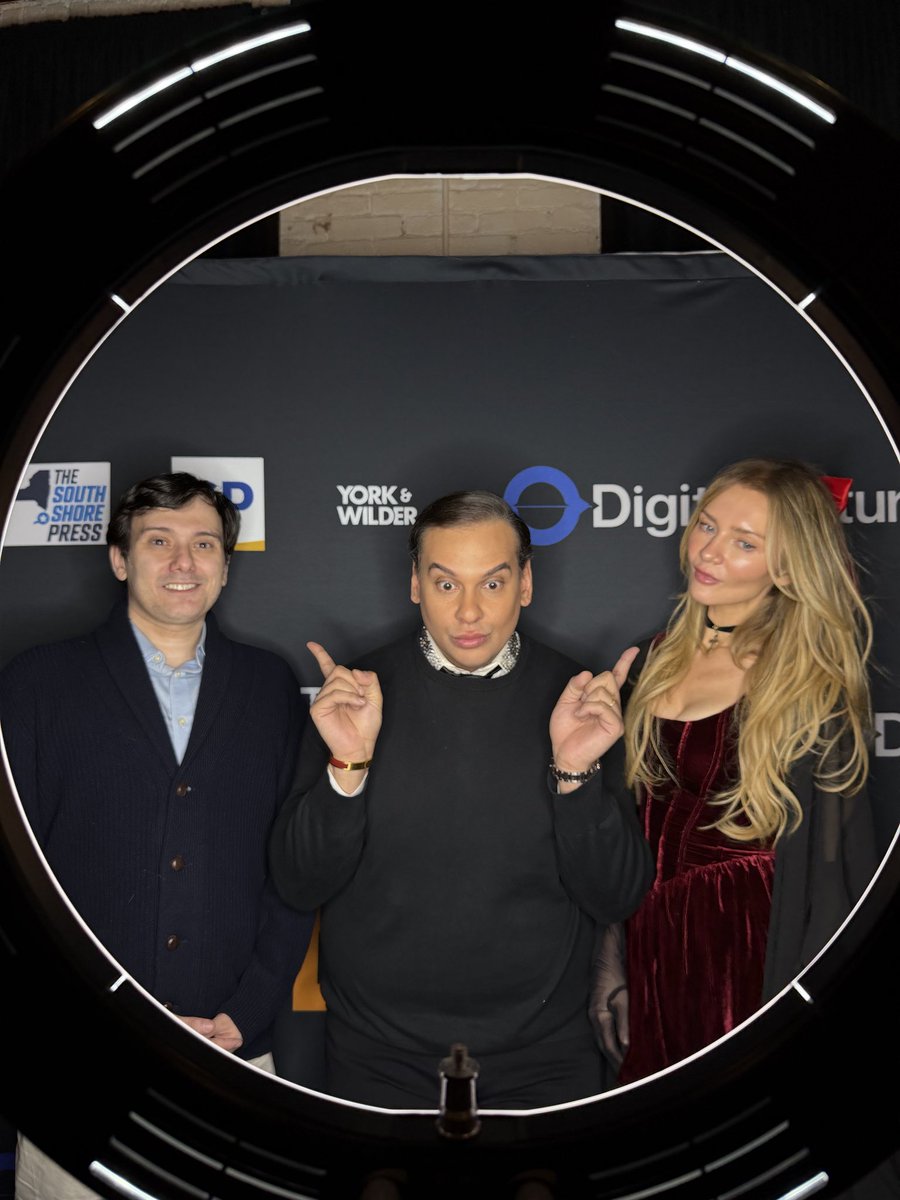 The scene at Santos Claus, @Georgesantos' inaugural Christmas party — feat  @theannadelvey and @MartinShkreli.