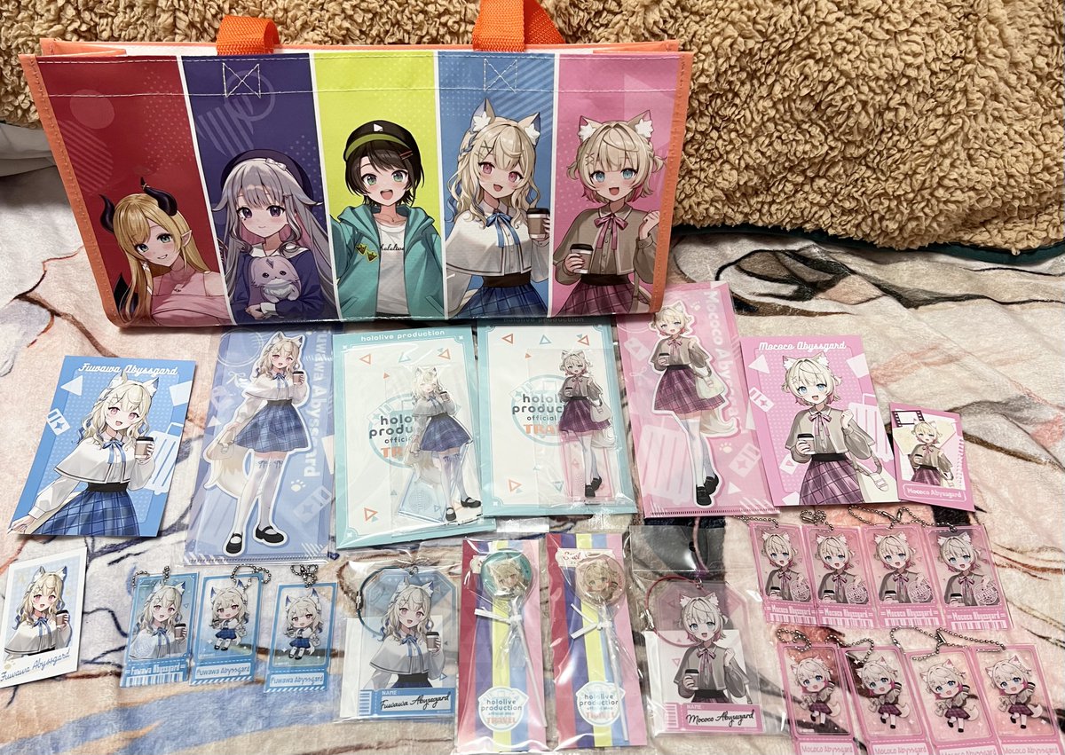 昨日のホロショップでの戦利品〜！ 今回のTravelのフワモコちゃんの