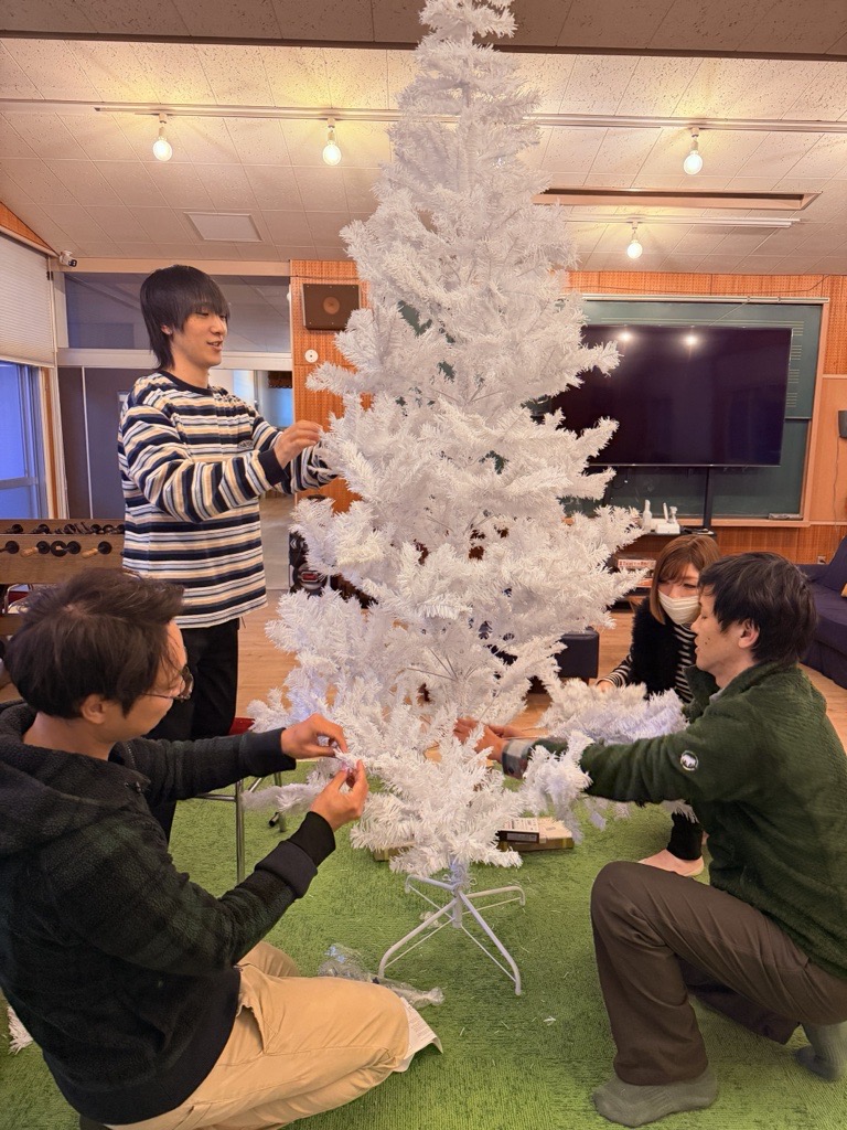 🎄✨いすみの本社もクリスマス✨🎅 いすみ本社の休憩室に、 JAPANNEXT