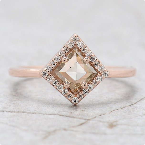 FDJewels's tweet image. Kite Cut Brown Color Diamond Ring 0.59 Ct 6.80 MM Kite Shape Diamond Ring 14K Rose Gold Silver Kite Engagement Ring Gift For Her QN117

ETSY : etsy.com/in-en/listing/…

#KiteDiamondRing #KiteCutRing #BrownDiamondRing #SaltAndPepperDiamond #RoseGoldRing #14KGoldRing #SilverRing