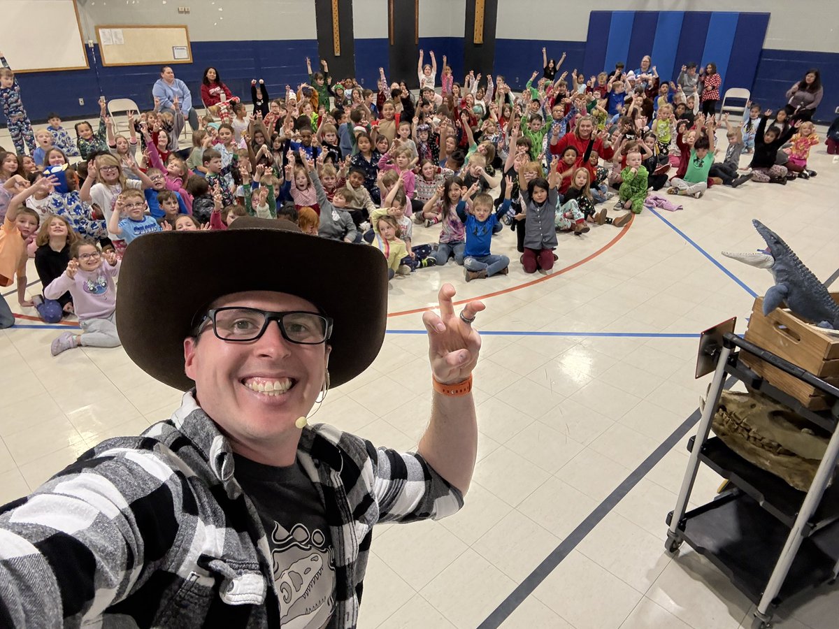Dino-mas events 3, 4, 5 &amp; 6 are in the books!! I just wrapped up an incredible two-day adventure down in Troy, KS &amp; St. Jo, MO — my first ever shows in both Kansas &amp; Missouri!! 🎉🥇🦖