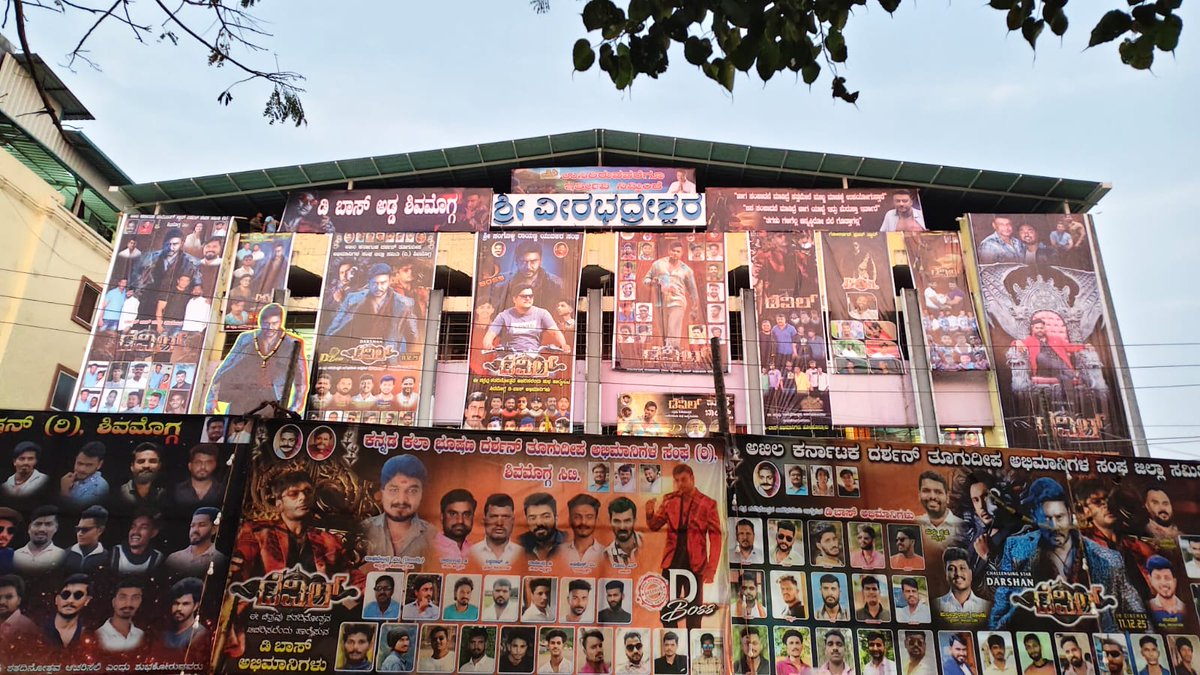 Only DBoss movies can make single screens decorate like a Wedding function ! 💯

DBoss fort Shivamogga 👑
#DBoss #TheDevilFromDec11