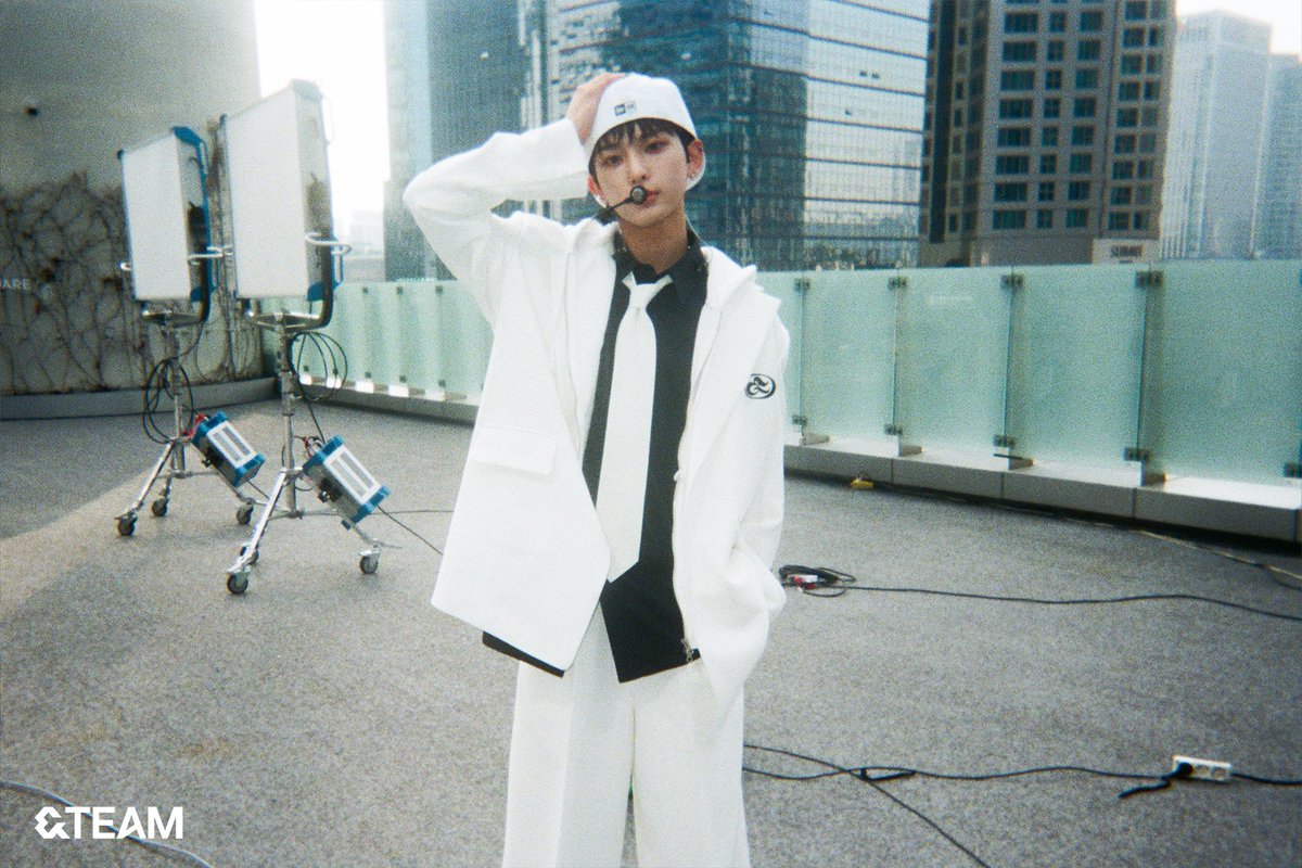 andTEAMofficial's tweet photo. 'MISMATCH' Live Performance Video Behind Photo

#andTEAM #앤팀 #HARUA #하루아
#MISMATCH https://t.co/JGQoDVJAu8
