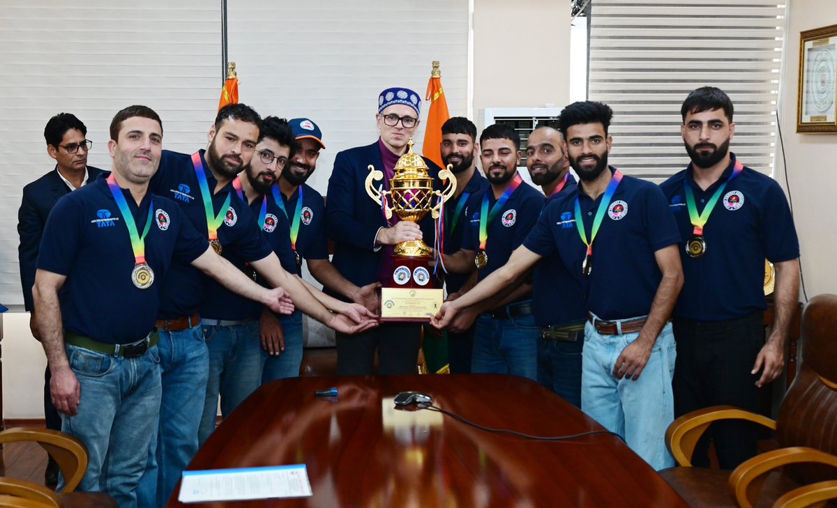 CM_JnK's tweet image. Chief Minister felicitated J&amp;amp;K Deaf Cricket Team, which ended up Runner-Up in the 9th IDCA T20 National Cricket Championship for the Deaf. The team’s remarkable achievement has made entire J&amp;amp;K proud.