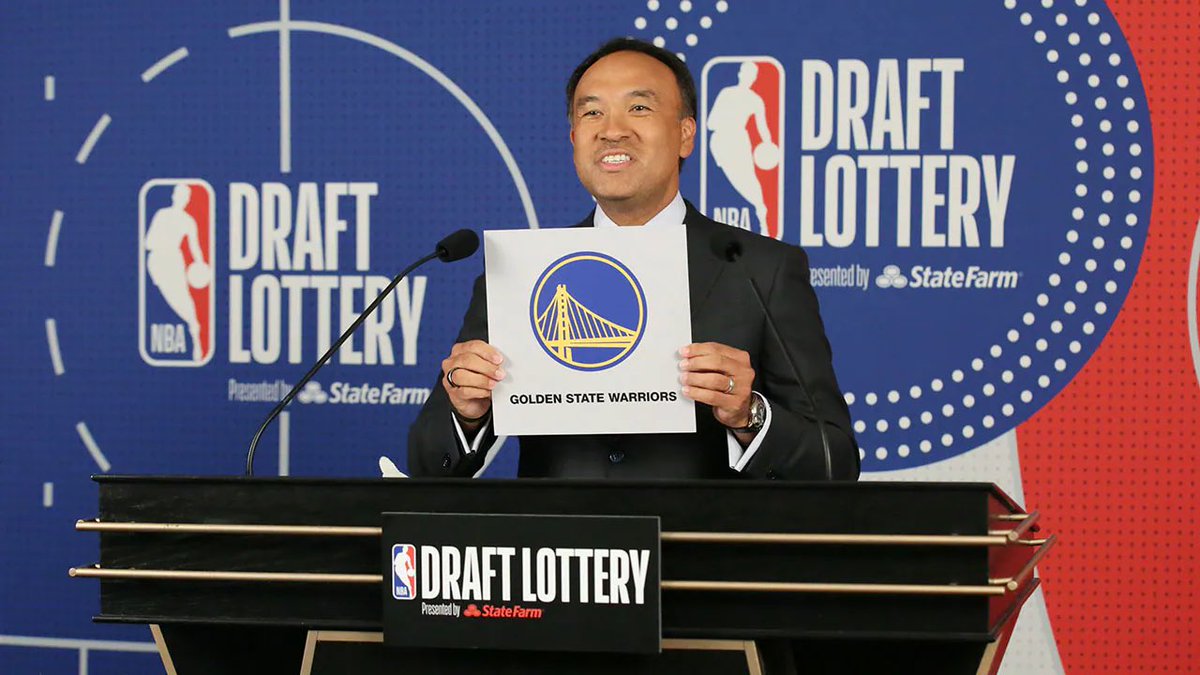 DumbNationHQ's tweet photo. The Warriors if Jonathan Kuminga was the #1 option #DumbNation https://t.co/kqIAEx0TnL