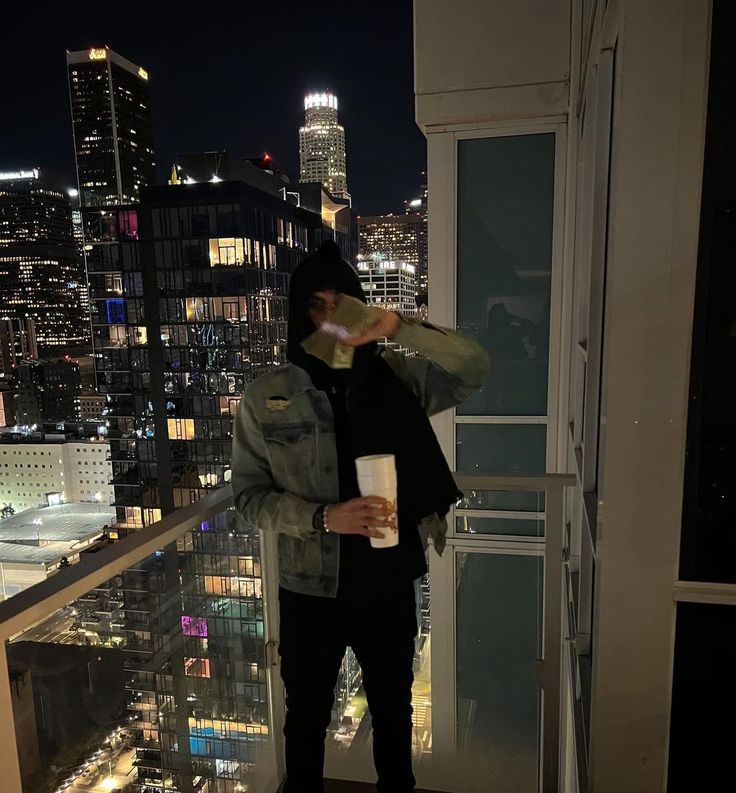 Mindsetfx's tweet image. Last year, someone I loved looked me in the eyes and said:

“Trading is changing you… 
you’re obsessed. 
You hardly have time for me.”

I tried to explain I wasn’t obsessed. 
I was focused. 
But she didn’t understand.

So she walked away. 
And I let her… 
not because I didn’t…