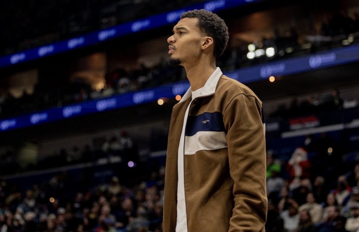 MaximeAubin1's tweet image. On espérait un retour de Victor Wembanyama ce mercredi face aux Lakers, mais le staff médical des Spurs estime que le joueur n'est pas encore de retour à 100 % de ses capacités, et veut faire preuve d'une extrême vigilance avant de valider son retour. 

L'avantage de déclarer