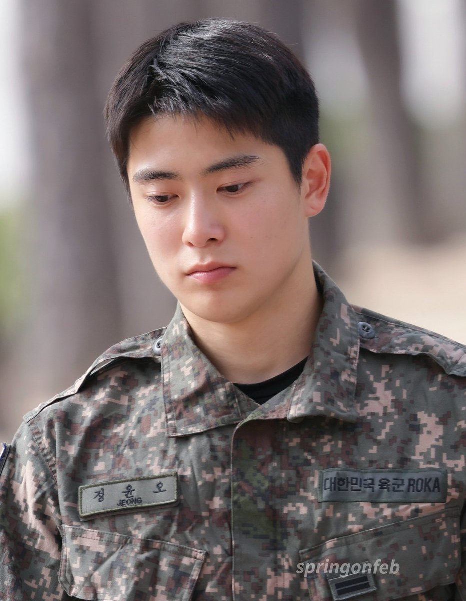 twneayyishere's tweet image. “ ฮึ (。•́︿•̀。) ”