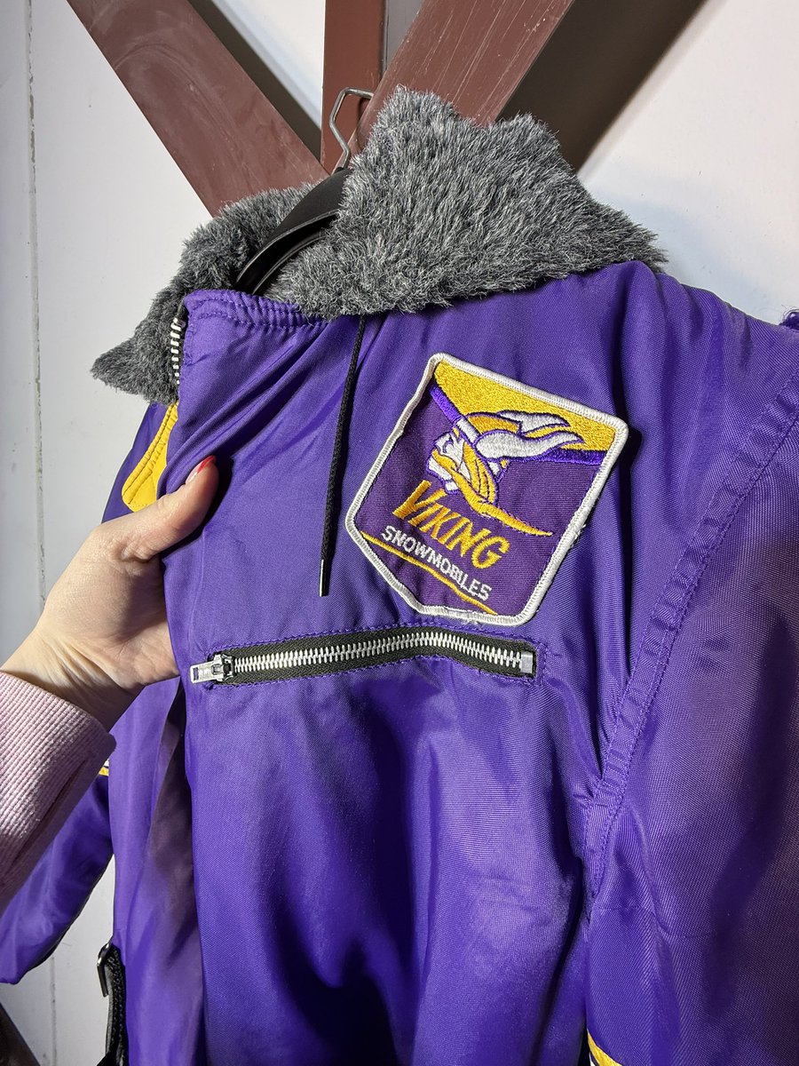 ARIESARCHIVE1's tweet image. 70s Vikings snowsuit listed! Women’s XL Men’s L #MinnesotaVikings #skol