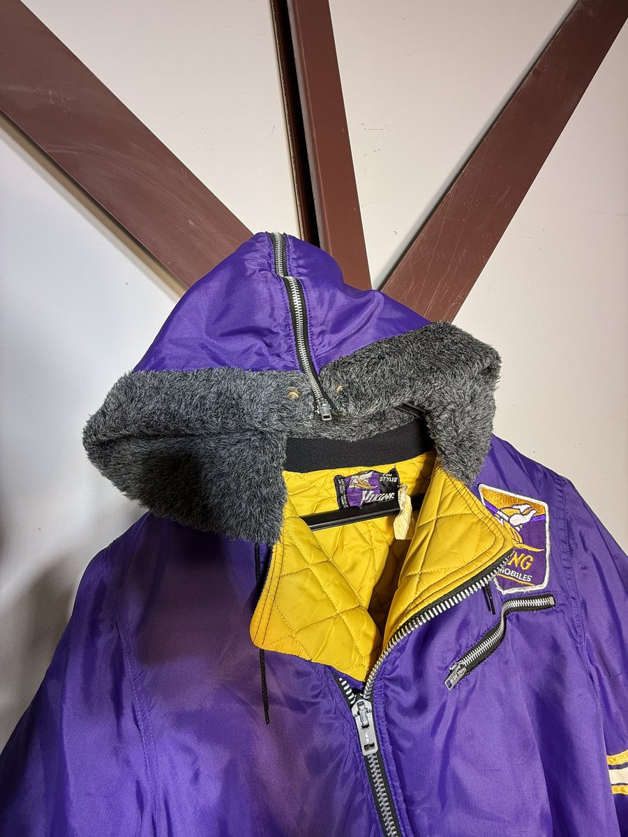 ARIESARCHIVE1's tweet image. 70s Vikings snowsuit listed! Women’s XL Men’s L #MinnesotaVikings #skol